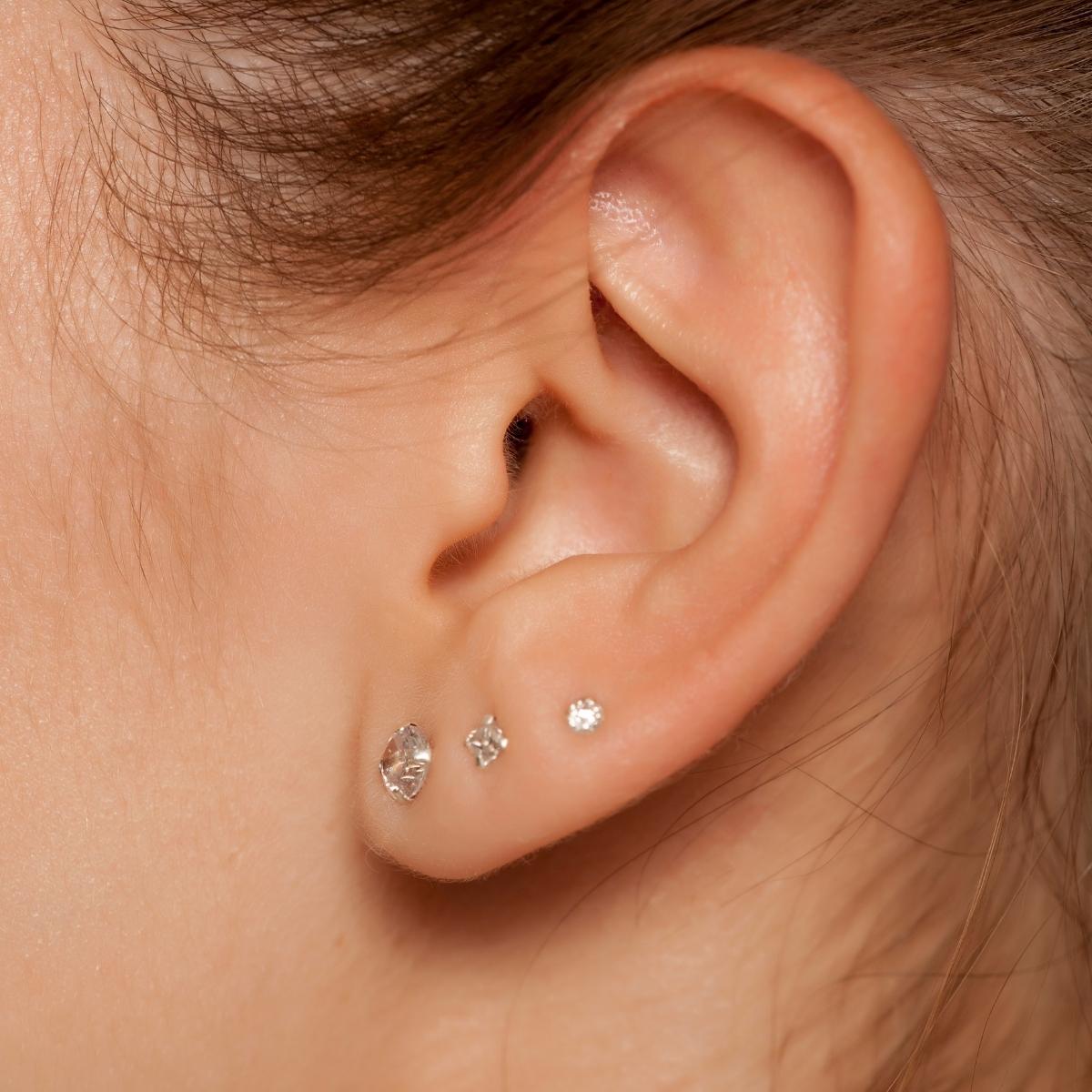 Tattoo parlors are good options for kids' ear piercing